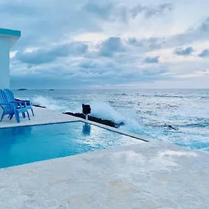 Hotel Discovery & At 681 Ocean Drive ***